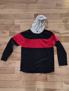 Boys Size 10/12 The Children's Place Thin Shirt With A Hood
